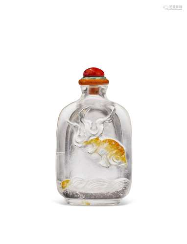 A CARVED CAMEO ROCK CRYSTAL SNUFF BOTTLE