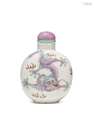 AN ENAMELED PORCELAIN SNUFF BOTTLE