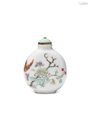 A FAMILLE ROSE PORCELAIN SNUFF BOTTLE