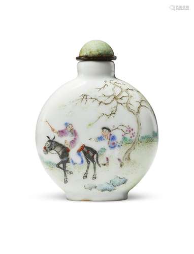 A FAMILLE ROSE PORCELAIN SNUFF BOTTLE