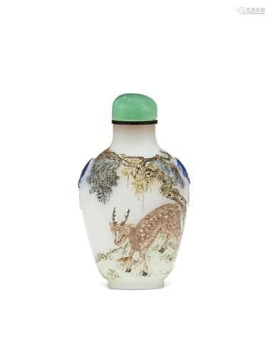 AN ENAMELED OPAQUE WHITE GLASS SNUFF BOTTLE