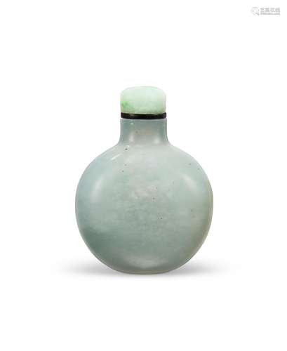 A PALE GREYISH-LAVENDER JADEITE SNUFF BOTTLE