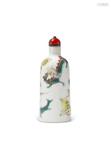 AN ENAMELED PORCELAIN SNUFF BOTTLE