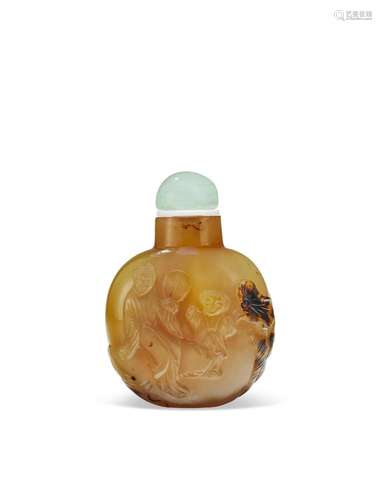 A CARVED CAMEO AGATE SNUFF BOTTLE