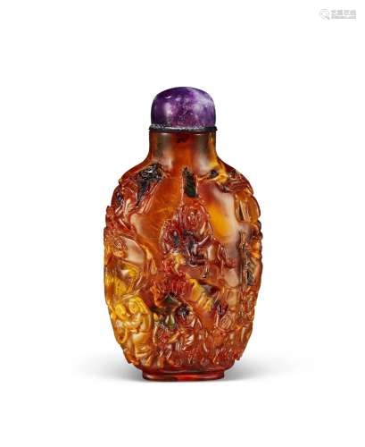 A CARVED AMBER SNUFF BOTTLE