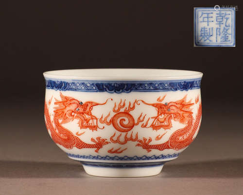 Qing Qianlong blue and white alum red dragon cup