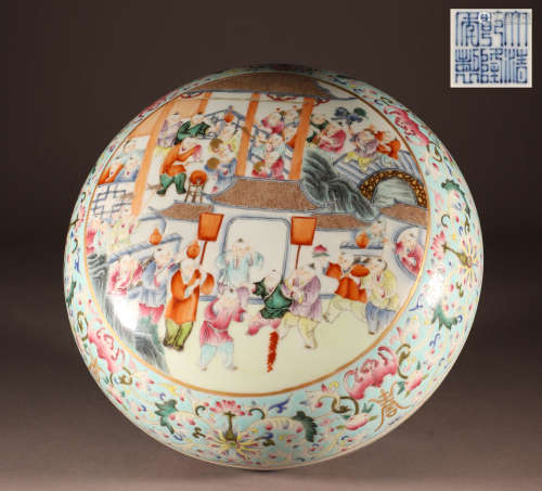 Qing Qianlong pastel figure cover box