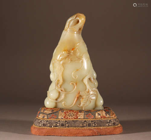 Jade bottle with gourd pattern in Hotan of Qing Dynasty