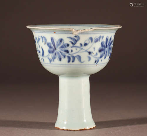 Yuan blue and white high foot cup