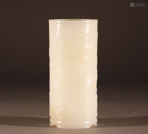 White jade landscape pen holder in Hetian of Qing Dynasty