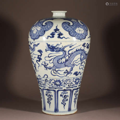 Yuan blue and white cloud dragon pattern plum vase