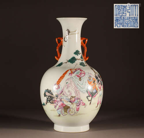 Qing Qianlong pastel figure two ear bottle