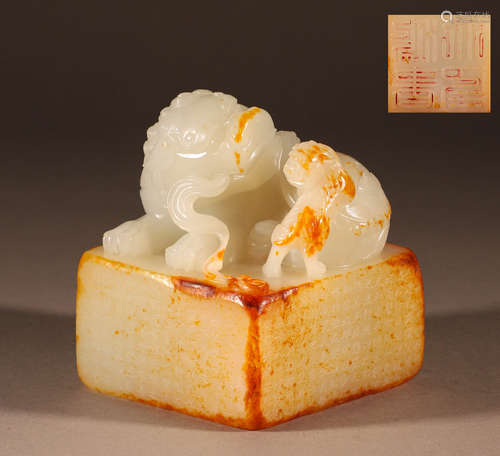 White jade double animal seal of Hotan in Qing Dynasty