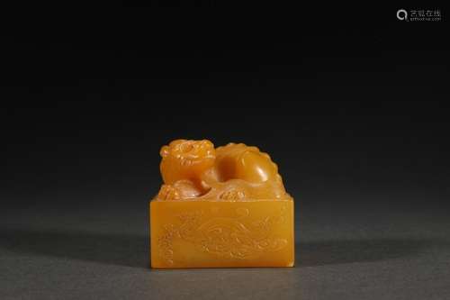 CHINESE YELLOW STONE LION SEAL ,5X3.3X4.3CM