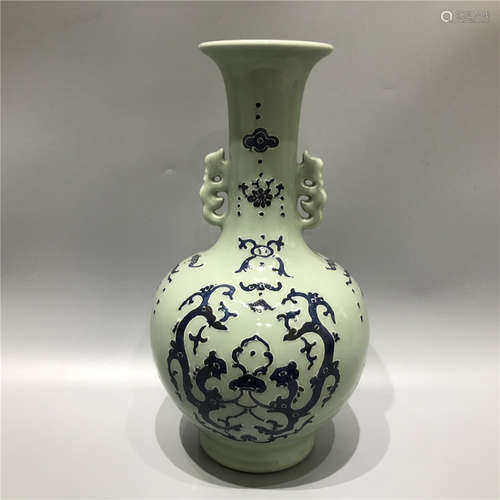 CHINESE CELDON AND BLUE AND WHITE VASE , H36CM