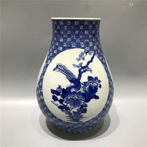 CHINESE BLUE AND WHITE VASE ,HAND PAINTED BIRDS ,H29CM