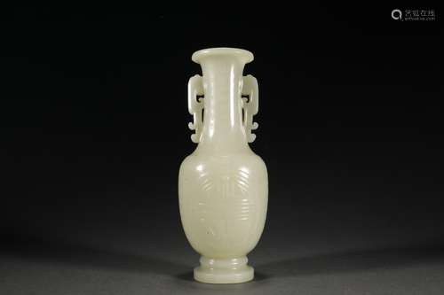 CHINESE JADE CRAVING VASE , 17.5X6.8CM