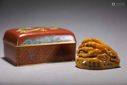 CHINESE YELLOW SOAPSTONE SEAL AND BOX,6.5X4.4X4.3CM