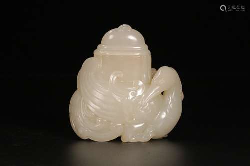 CHINESE JADE CRAVING VASE AND COVER ,8.5X4X8.5CM