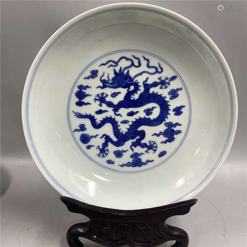 CHINESE BLUE AND WHITE PLATE ,HAND PAINTED DRAGON,D 20CM