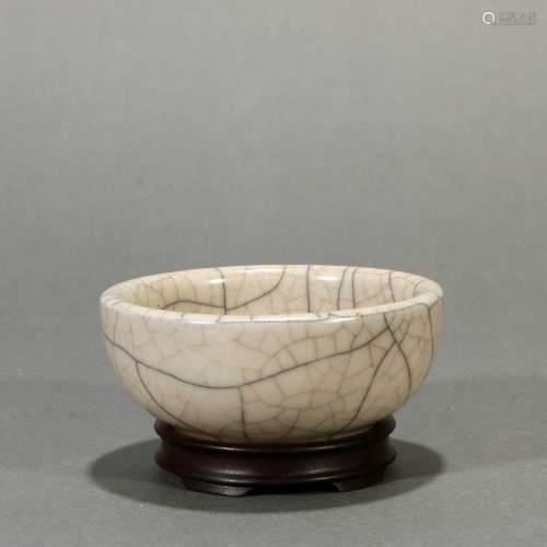 Ge Glaze Porcelain Small Vessel, China