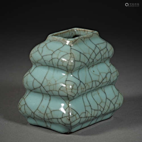 China,Qing Dynasty, official Kiln, Pot