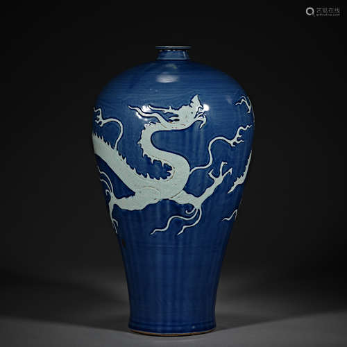 China, Ming Dynasty, Ji blue, dragon decoration, Bottle