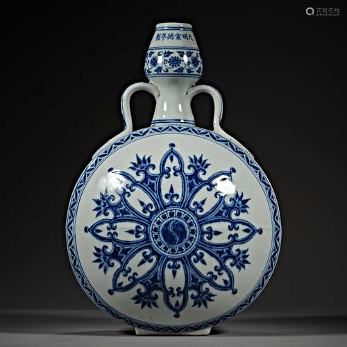 China, Qing Dynasty,  blue and white, Porcelain, Bottle