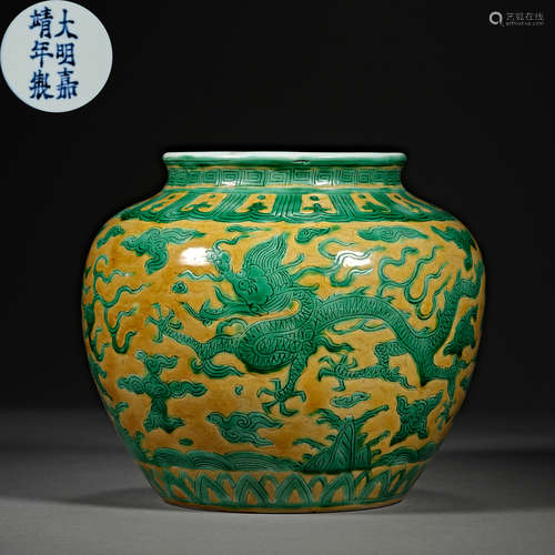 China, Ming Dynasty Jiajing, Famille Rose , Pot