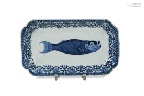 A Chinese export blue and white dish, Qianlong,