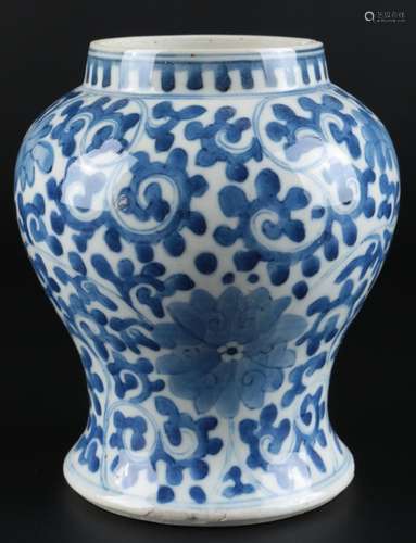 China vase, China Balustervase Blau-Weiss Blüten und Ranken,