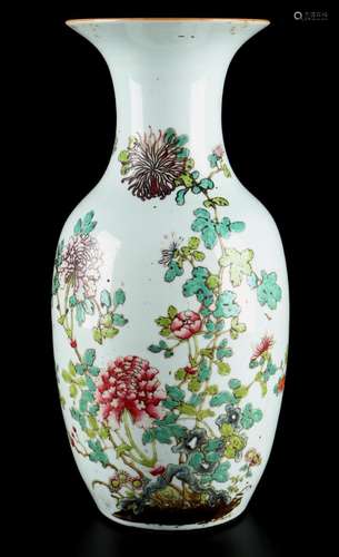 China vase with peonies Qing-Dynasty 19th century, Vase mit ...