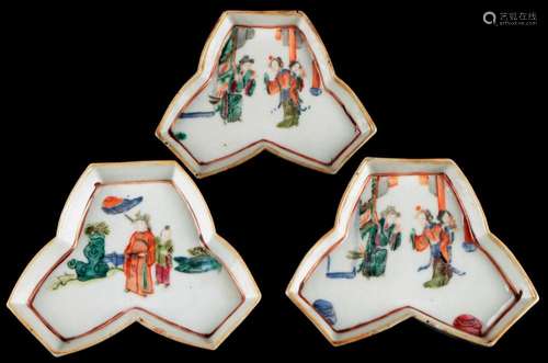 China 3 bowls Qing-Dynasty 19th century, Schalen Figurenszen...