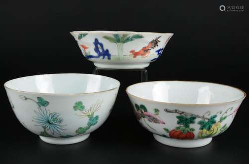 China 3 bowls with flowers, rooster and insects,S chalen mit...