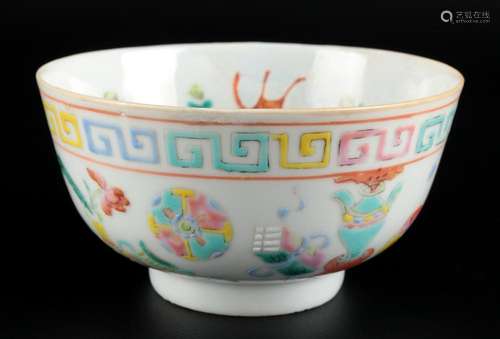 China ceramic bowl with kois Qing-Dynasty 19th century, Reis...