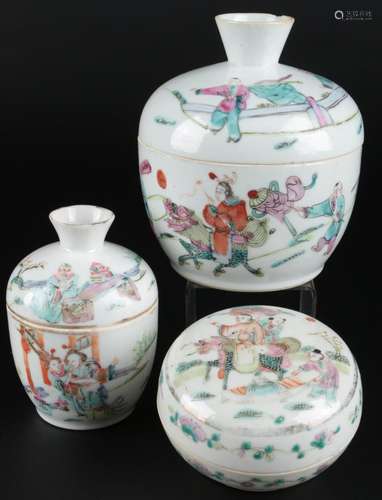 China 3 lidded boxes Famillie Rose figural painting, Konvolu...