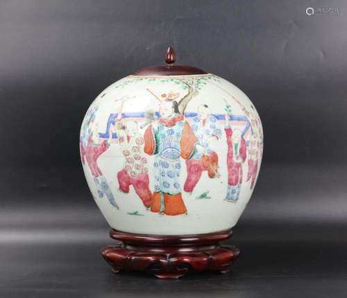 A Chinese Famille Rose Porcelain Pot