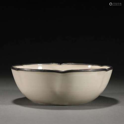 A Chinese Ting-ware Lobed Bowl