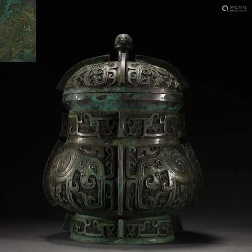 A Chinese Archaic Bronze Wine Vessels Lei