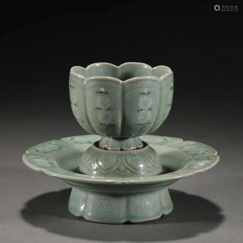 A Korean Celadon Glazed Cup with Stand