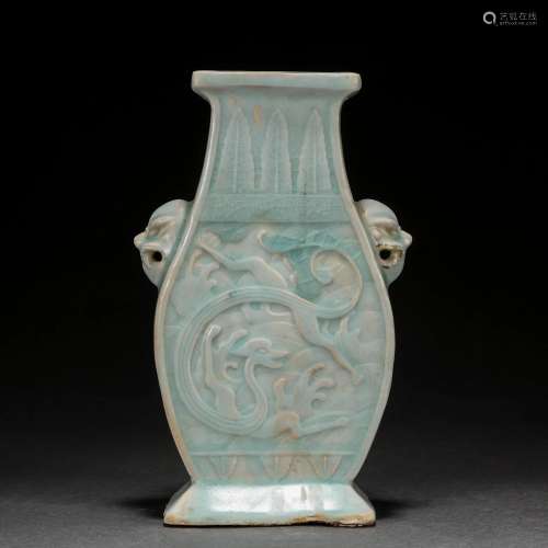 A Chinese Hutian-type Squared Vase