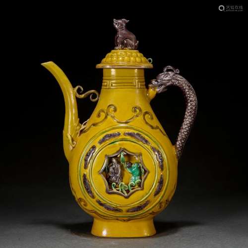 A Chinese Famille Verte Biscuit Ewer