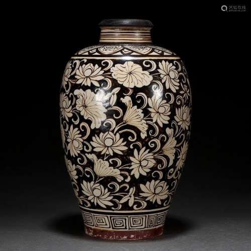 A Chinese Jizhou-type Vase Meiping