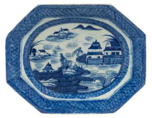 A Chinese export ware blue and white octagonal porcelain mea...