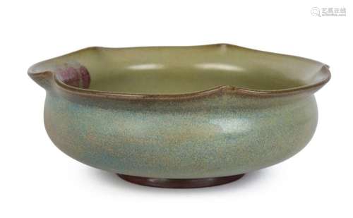 A Chinese Jun ware lobed bowl with celadon finish, 16.5cm wi...