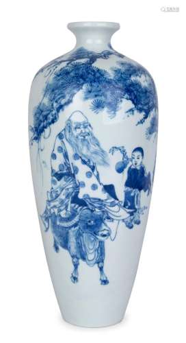 A Chinese eggshell blue and white porcelain vase decorated w...