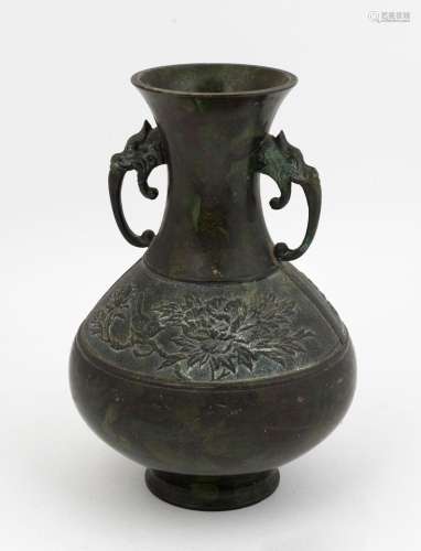 A Chinese bronze vase in the archaic style, early 20th centu...