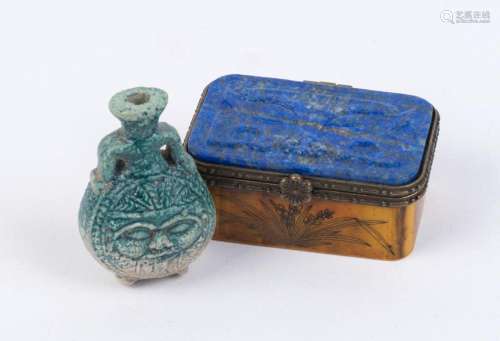 A Chinese snuff bottle and snuff box, 19th/20th century, (2 ...
