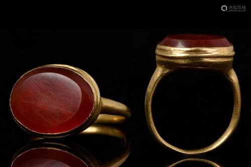 ROMAN GOLD RING WITH CARNELIAN GEM