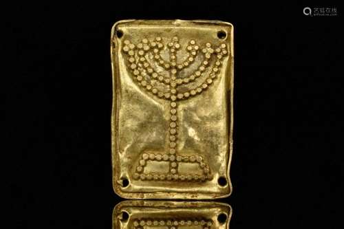 ROMAN GOLD PLAQUE WITH JEWISH MENNORAH